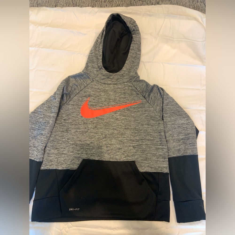Nike boys hoodie size YL